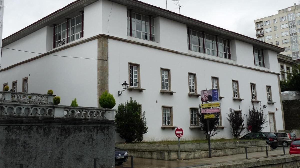 Fachada posterior el juzgado de Betanzos.