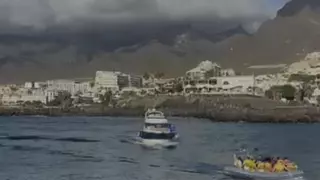 Ataca al capitán y a un marinero de un barco de recreo en Tenerife