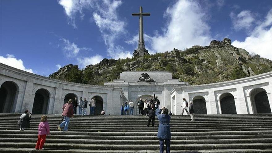 Demandan al prior del Valle de los Caídos por frenar una exhumación