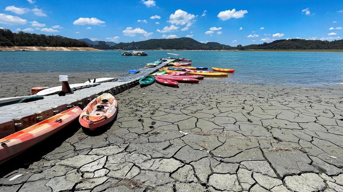 Terreno árido en el Lago Sun Moon, en Taiwan