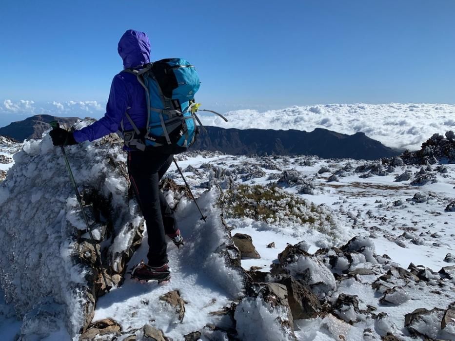 De caminata por las nieves del Teide