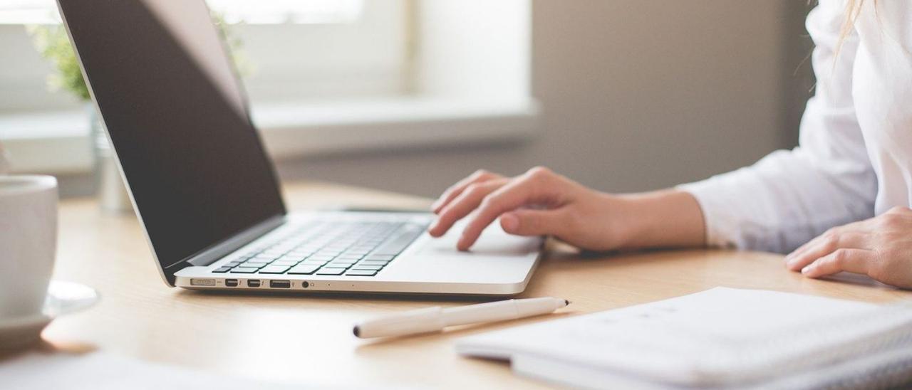 La mujer podrá teletrabajar 
para poder conciliar su 
vida familiar y laboral.