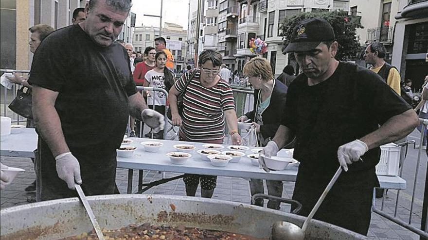 El ‘tombet de bou’ triunfa con más de 2.000 vecinos