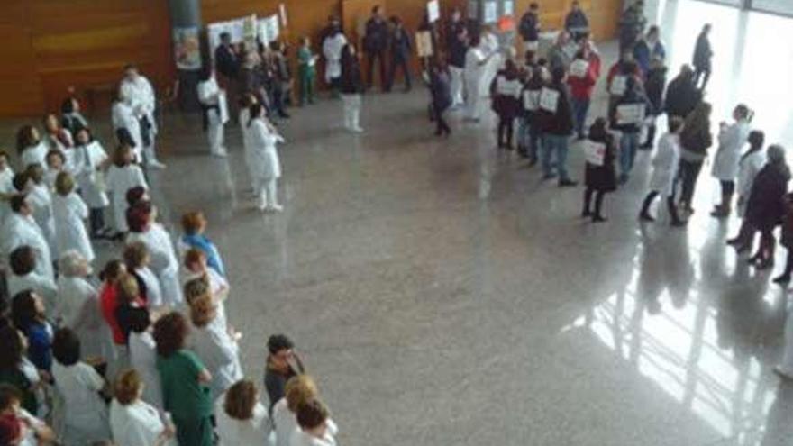 Una protesta sindical boicotea un acto de Mosquera en el Hospital de Ferrol