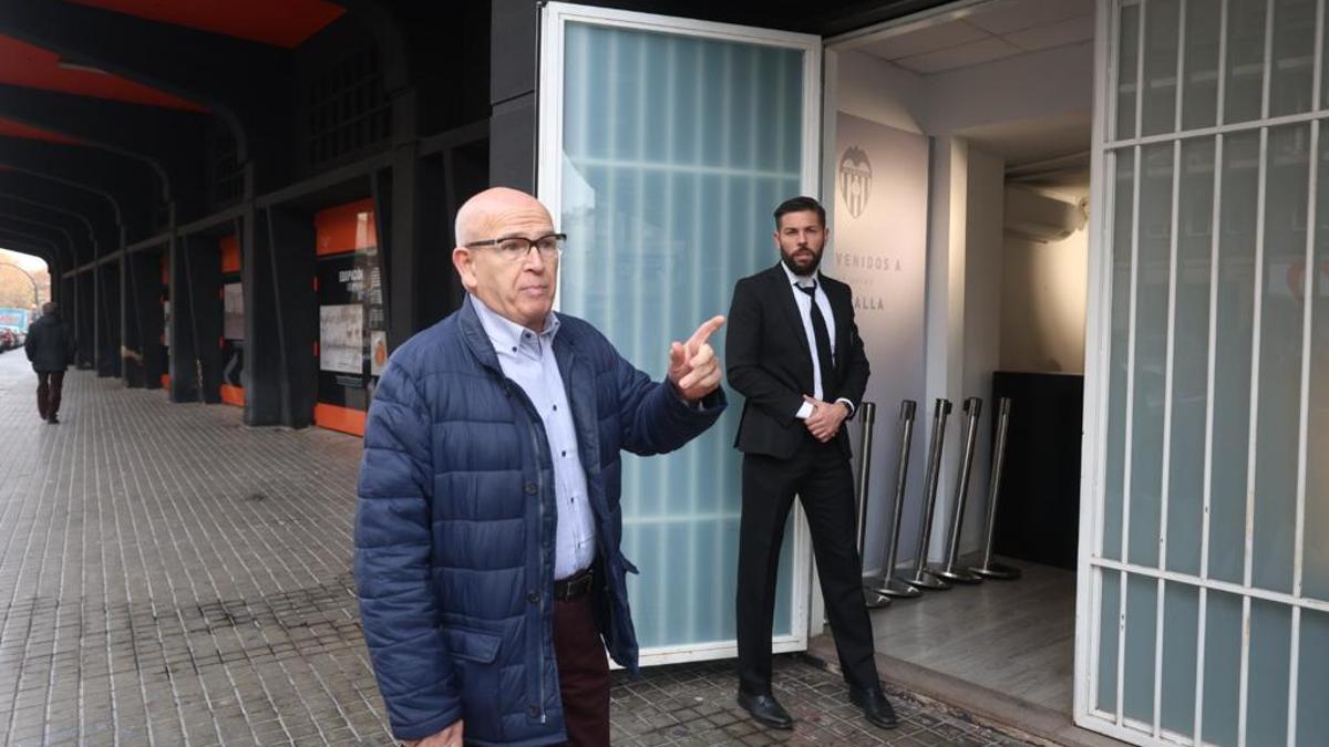 Vicente Vallés a su entrada a la Junta del Valencia