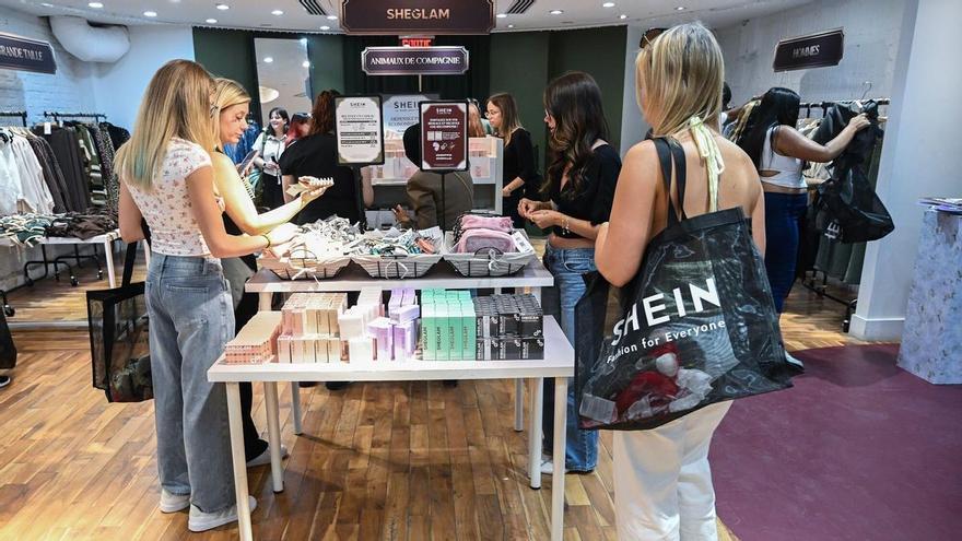 La France pénalise jusqu'à 12 euros chaque vêtement d'« ultra fast fashion » : pourquoi Zara, Mango et H&M ne sont pas la cible
