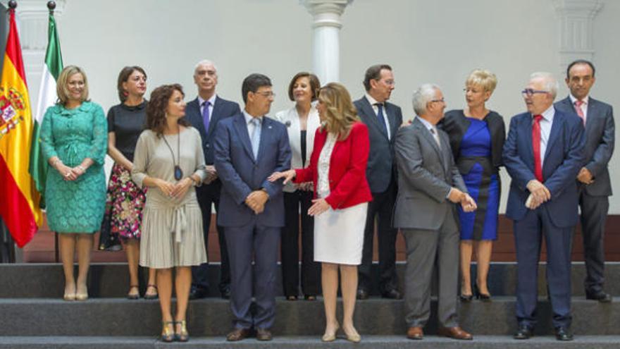 Los doce integrantes del nuevo Gobierno andaluz.