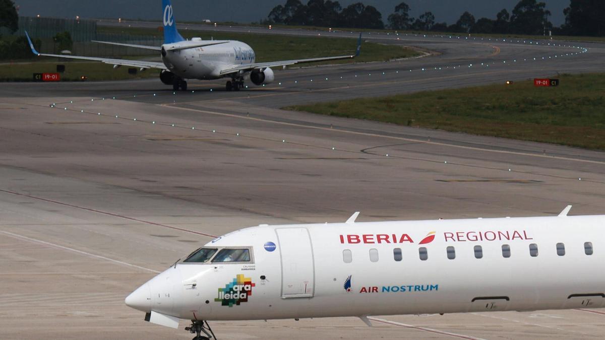 Aviones de carga y vuelos privados en el aeropuerto de Peinador.