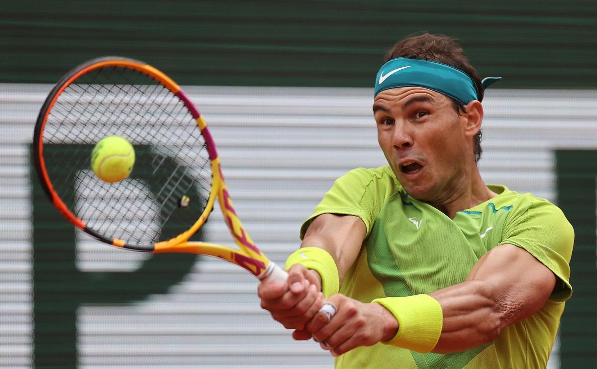 Paris (France), 05/06/2022.- Rafael Nadal of Spain plays Casper Ruud of Norway in their Menís Singles final match during the French Open tennis tournament at Roland ?Garros in Paris, France, 05 June 2022. (Tenis, Abierto, Francia, Noruega, España) EFE/EPA/MARTIN DIVISEK