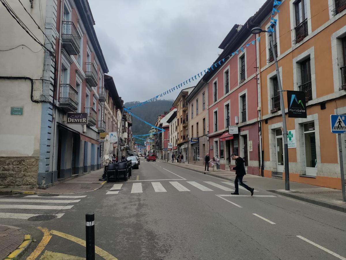 Calle principal de Infiesto