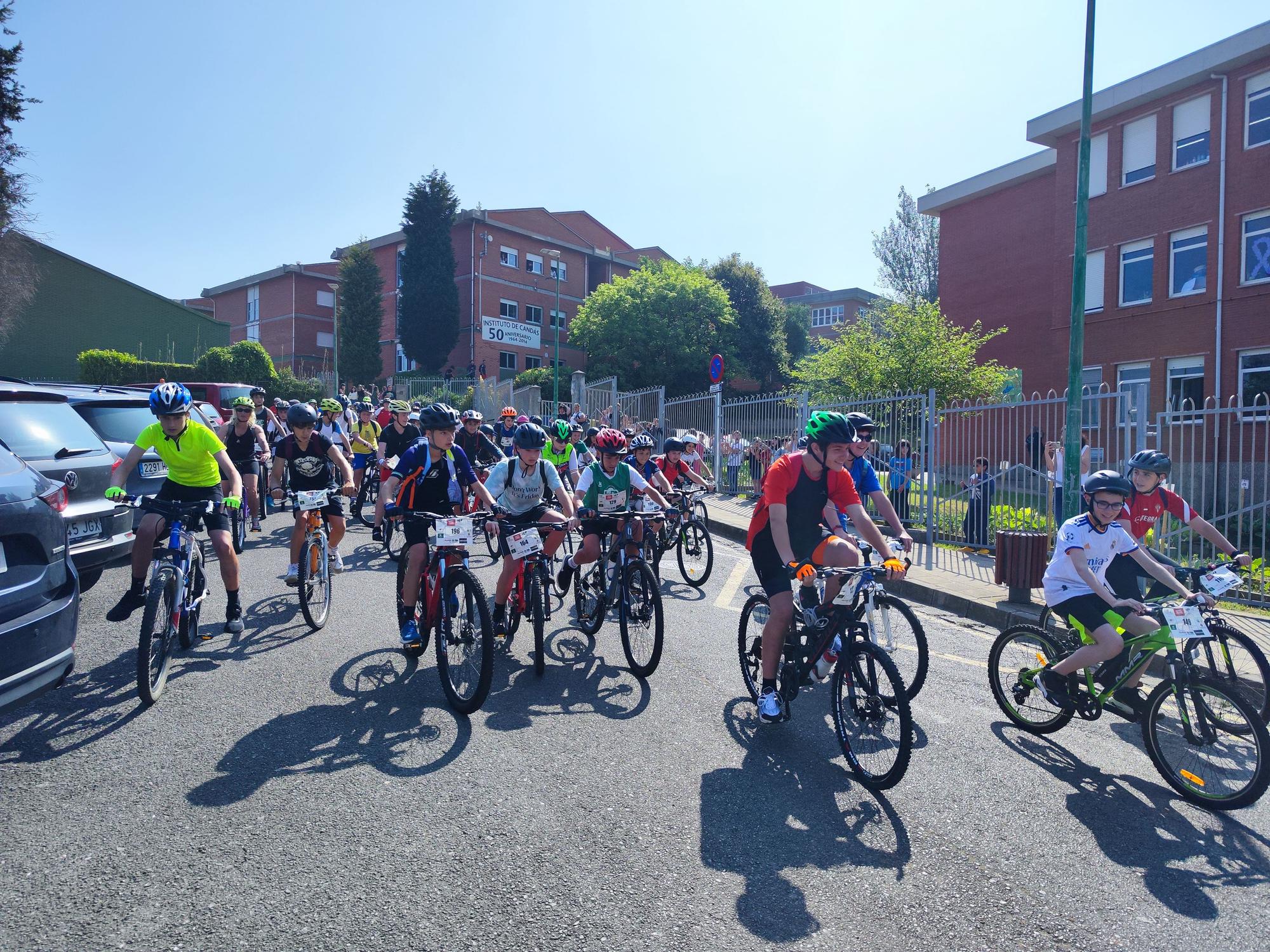 Candás cambi las aulas por la bicicleta