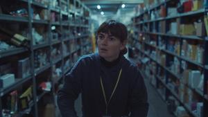 Un fotograma de On falling, de Laura Carreira