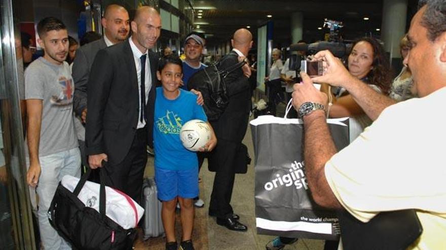 Zinedine Zidane, a su llegada ayer al aeropuerto de Gran Canaria.