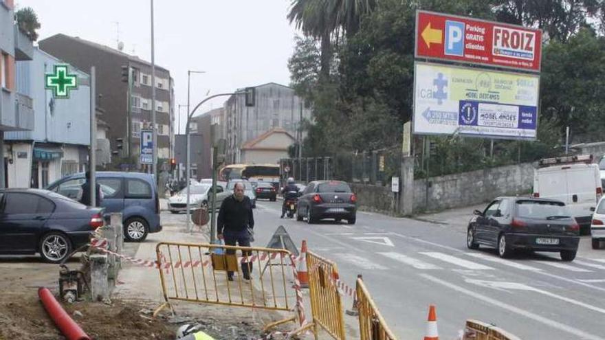 Trabajos de reparación de la tubería en el día de ayer. // Santos Álvarez