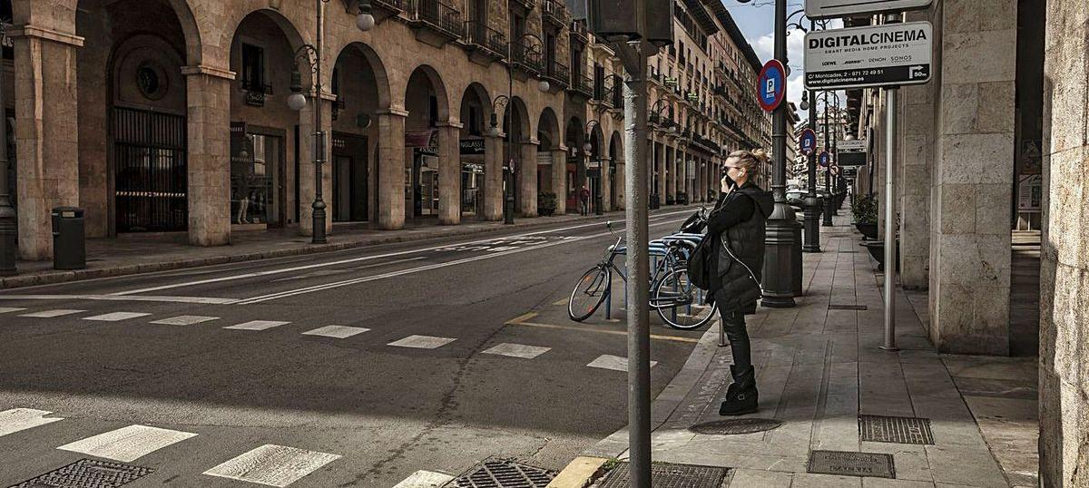 Miles de empresarios se juegan el dinero familiar para salvar el negocio