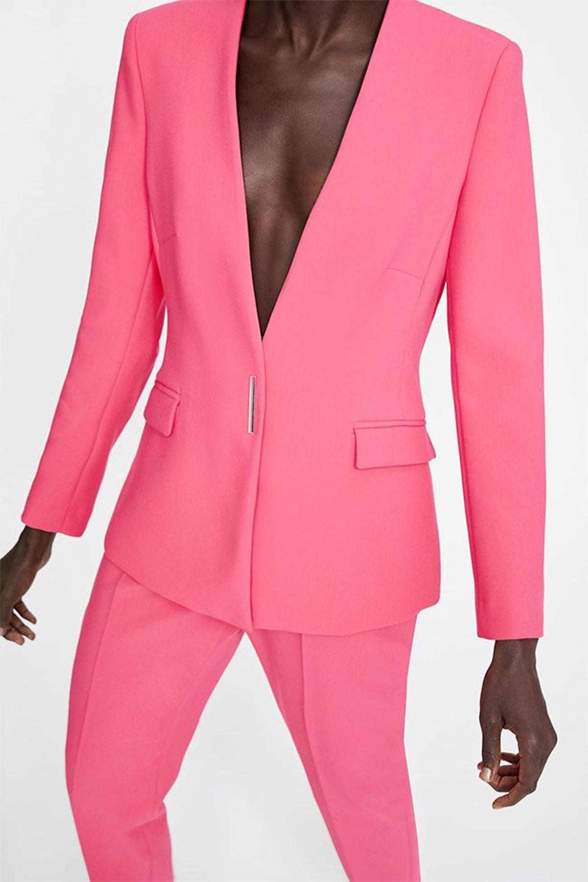 Blazer y pantalón de Zara color rosa flúor