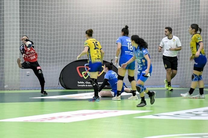 27-12-19 DEPORTES. PABELLON JUAN CARLOS HERNANDEZ. JINAMAR. TELDE. Partido de balonmano entre el Rocasa y el Bera Bera disputado en el Pabellon de deportes Juan Carlos Hernández en Jinamar.  Fotos: Juan Castro.  | 27/12/2019 | Fotógrafo: Juan Carlos Castro