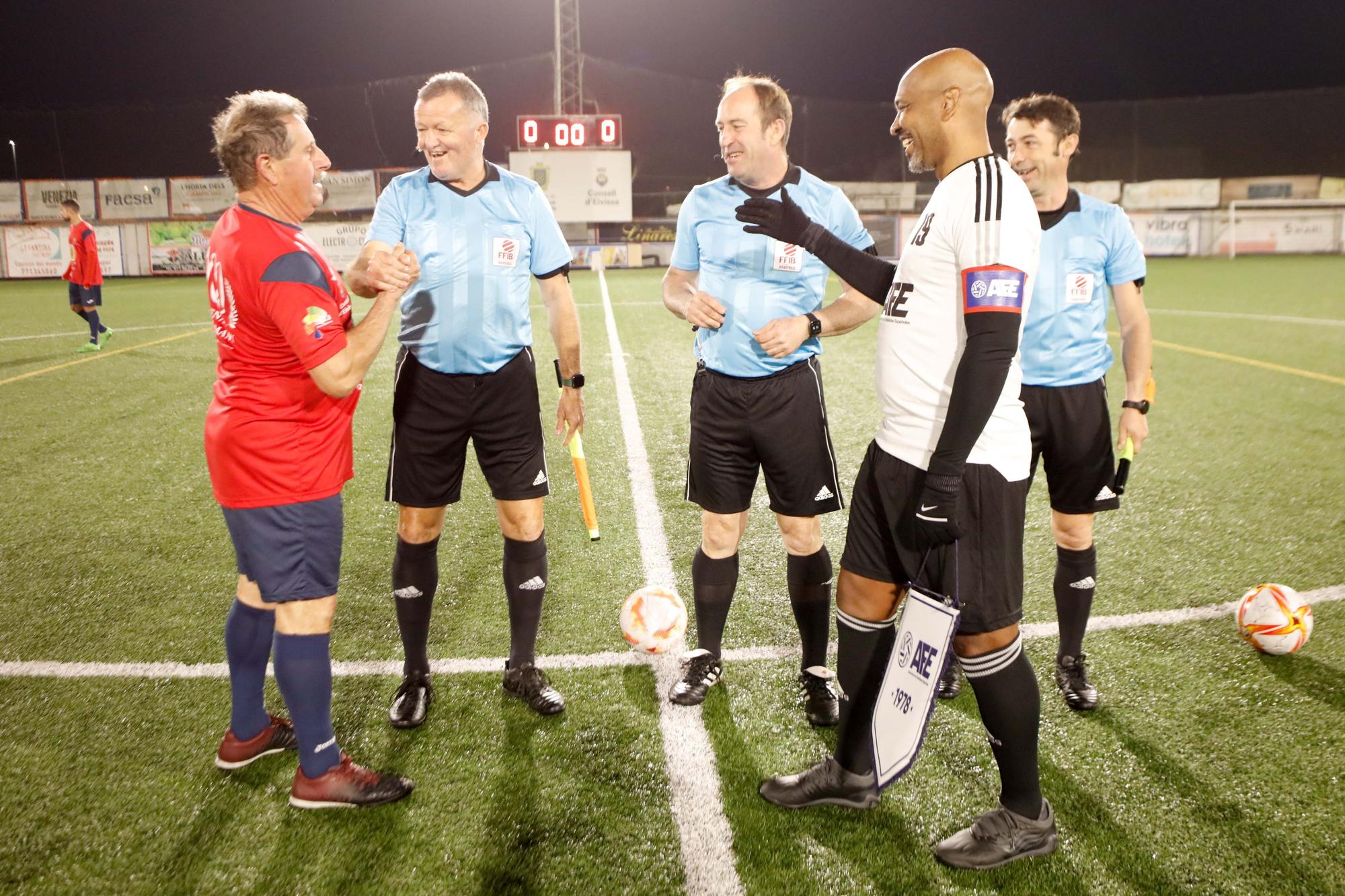 Mira aquí todas las imágenes del partido entre veteranos por el centenario del club Portmany