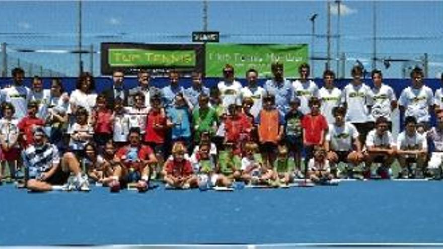 Foto de família amb els participants a la tercera edició del Torneig Arcadi Manchón del CT Montbui