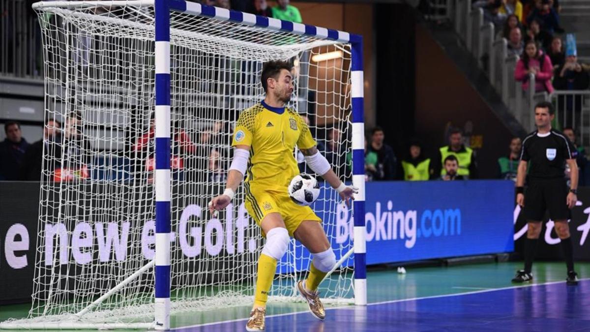 Paco Sedano detuvo un penalti decisivo ante Kazajistán en 'semis'
