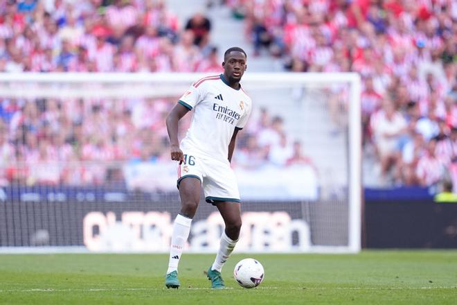 Lesión de Konaté: parte médico oficial, qué tiene y cuántos partidos se perderá con el Real Madrid
