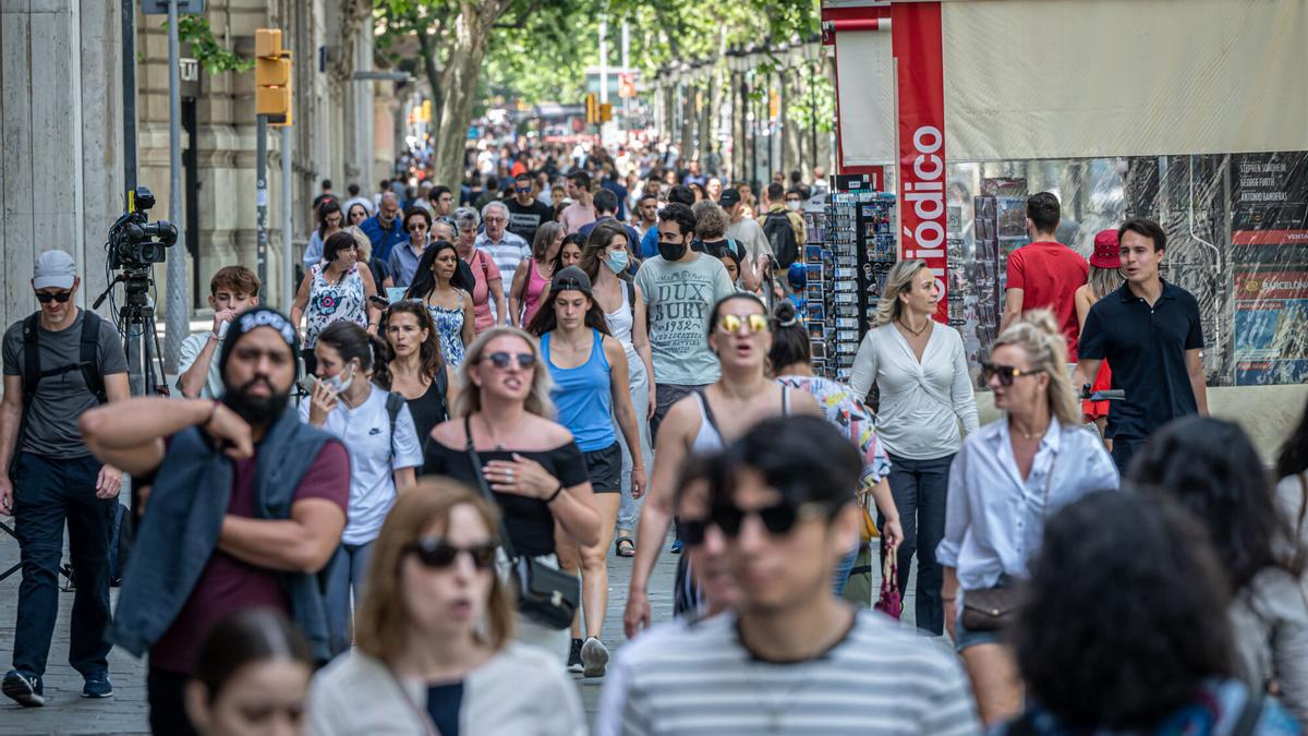 Primer domingo de apertura comercial en mayo, en una anterior campaña, en el paseo de Gràcia.