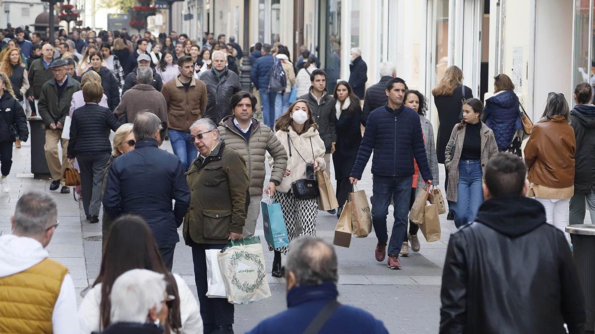 Imagen de archivo, de cordobeses de compras en el centro de la ciudad.