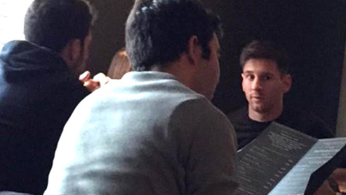 Leo Messi junto a Cesc y Deco en Harrod's