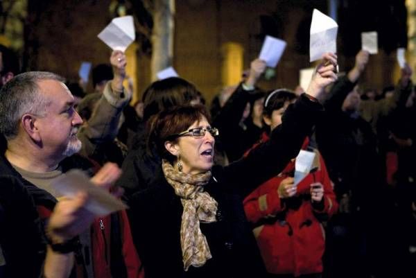 Fotogalería: Protesta ante la sede del PP en Aragón