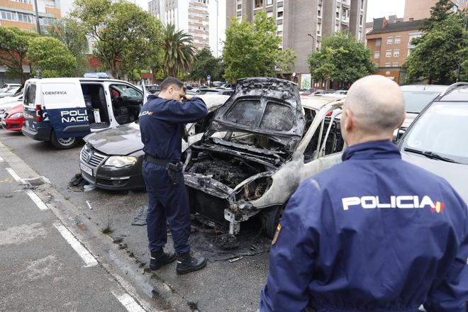 “Se veía venir”: el incendio de un vehículo en El Polígono reabre las quejas por los coches abandonados