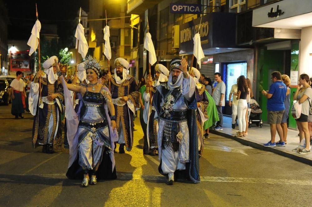 Desfile de Moros y Cristianos por las calles de Mu