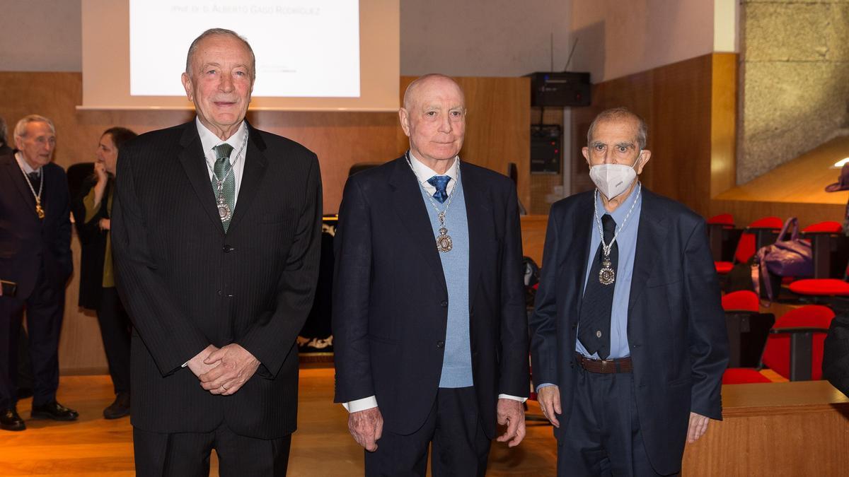 O matemático Francisco Marcellán, o economista Jorge Martínez e o físico Juan Ramón Sanmartín manifestaron o seu compromiso coa evolución da ciencia en Galicia