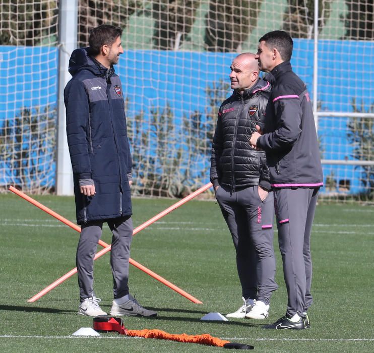 Paco López se estrena con el primer equipo