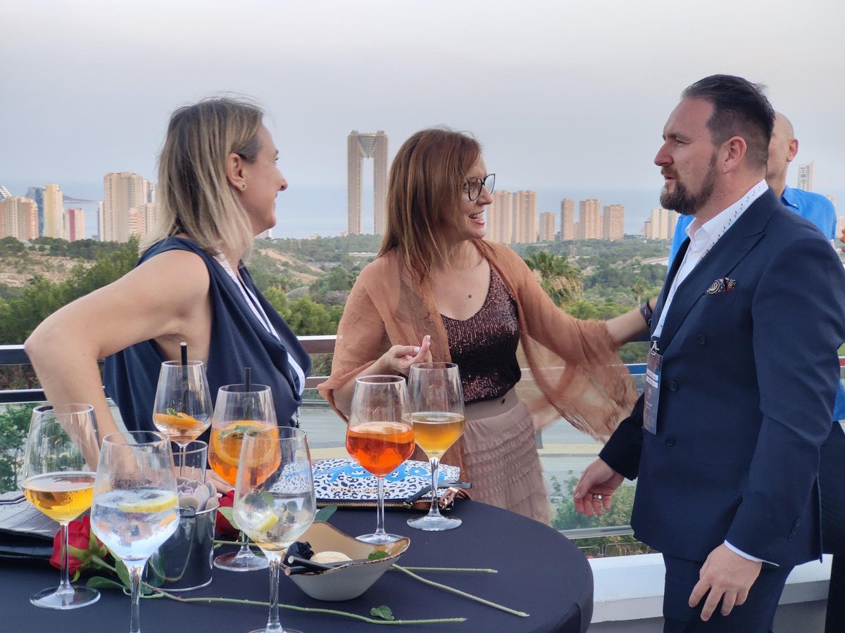 Leire Bilbao junto a Mayte García y Xavier Garrido.