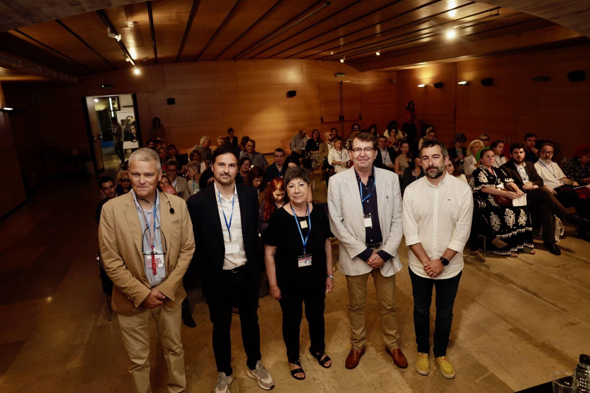 En imágenes: Así fue la apertura del curso de arte y coleccionismo de la Nebrija en Avilés