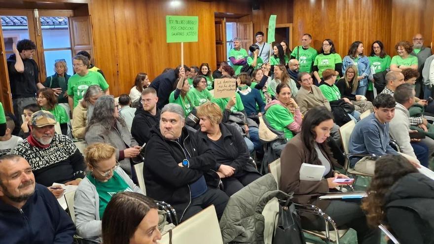 "Estamos igual de apretados que en las aulas": protesta educativa en el pleno de Xàbia (vídeo)
