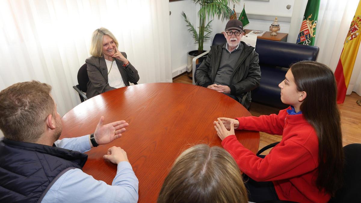 El Ayuntamiento de Bétera recibe a su vecina, Carla Anta, tras recibir una de las 400 becas de la Fundación Amancio Ortega 24/02/2025, 13:59