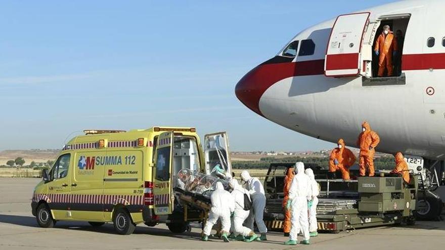 El español infectado de ébola pasa la primera noche en el hospital
