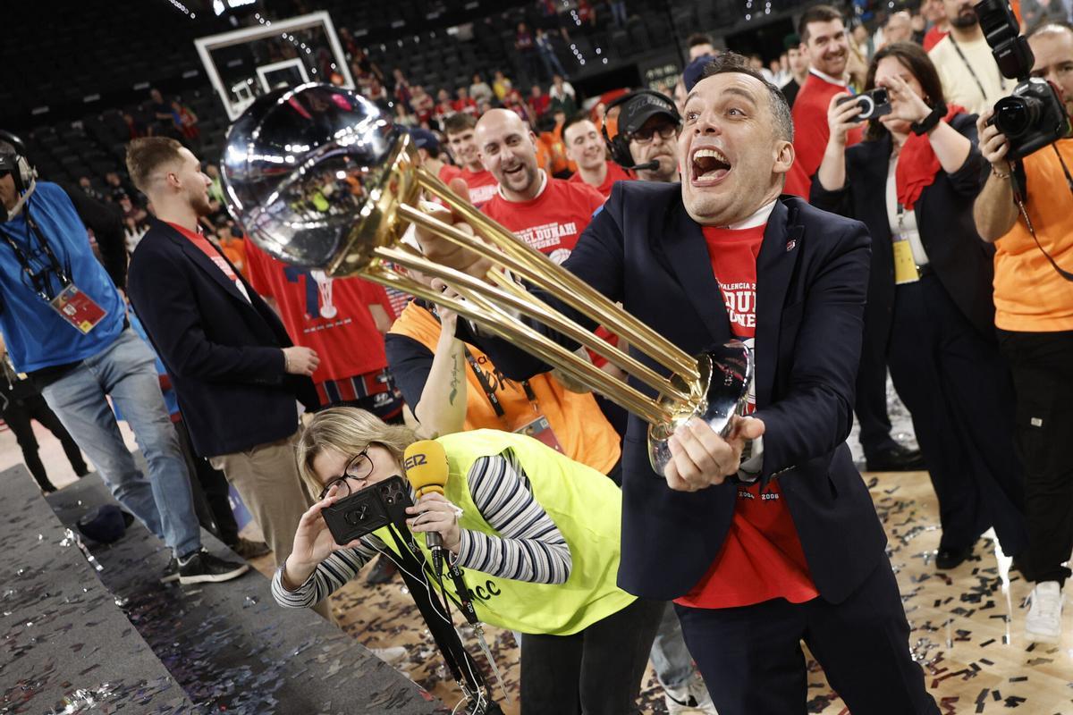 El técnico italiano celebra su victoria en la final de la Copa del Rey tras sorprender al Madrid