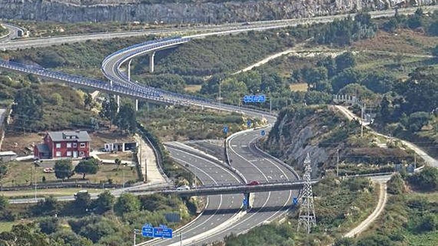 Vista del entronque entre el acceso a Langosteira y la AG-55.