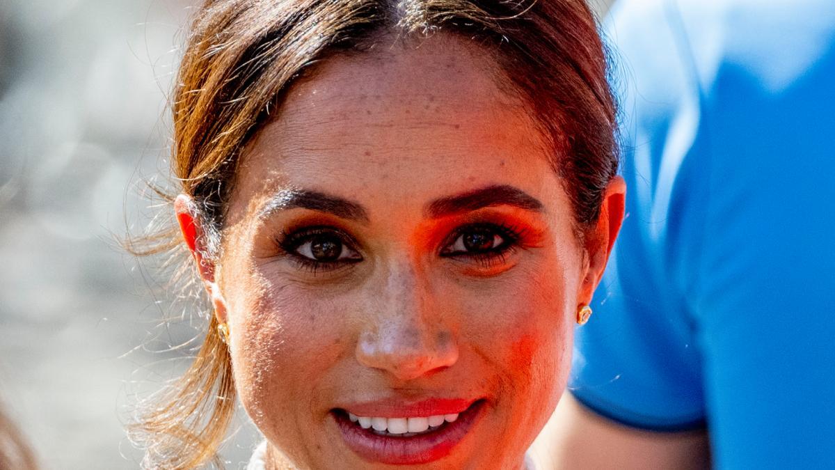 Meghan Markle sonriente