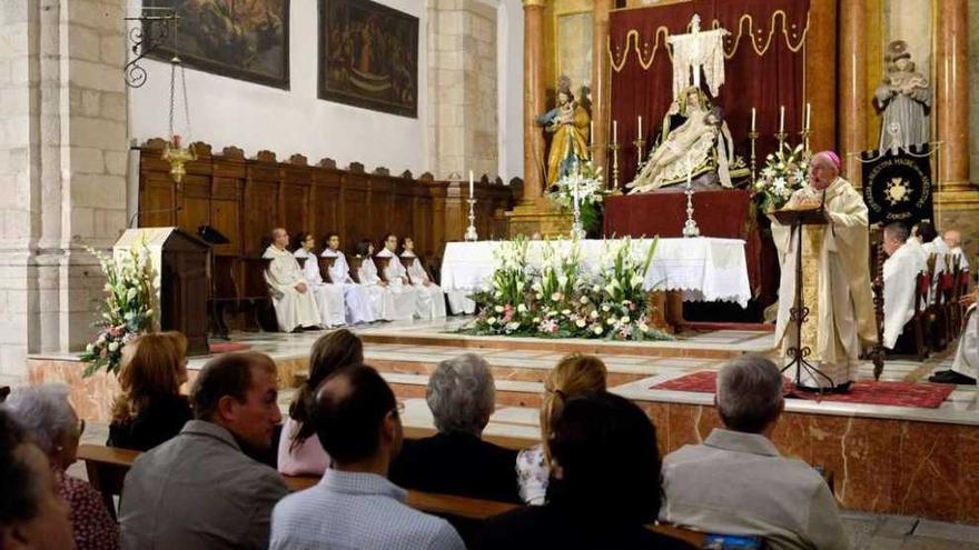 El obispo Casimiro López preside el segundo día del septenario