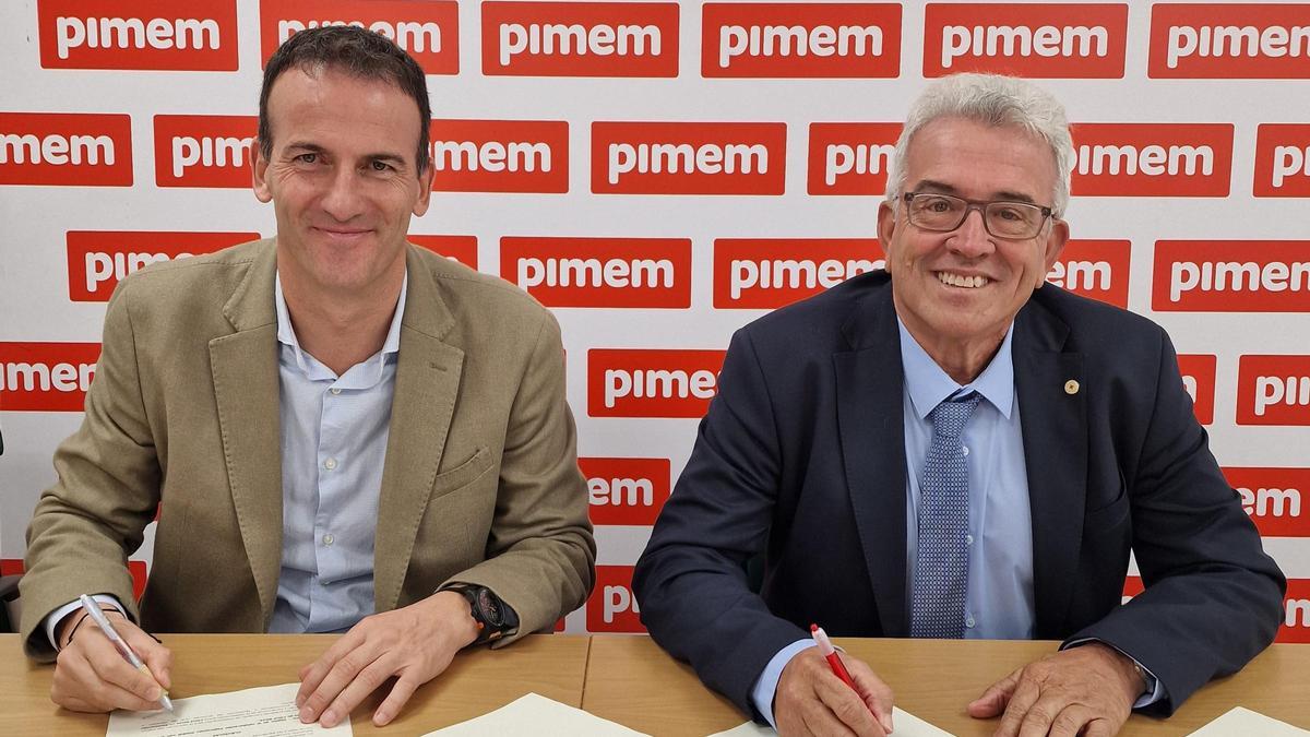 IMagen d ela firma del acuerdo entre Pimem y Cruz Roja.