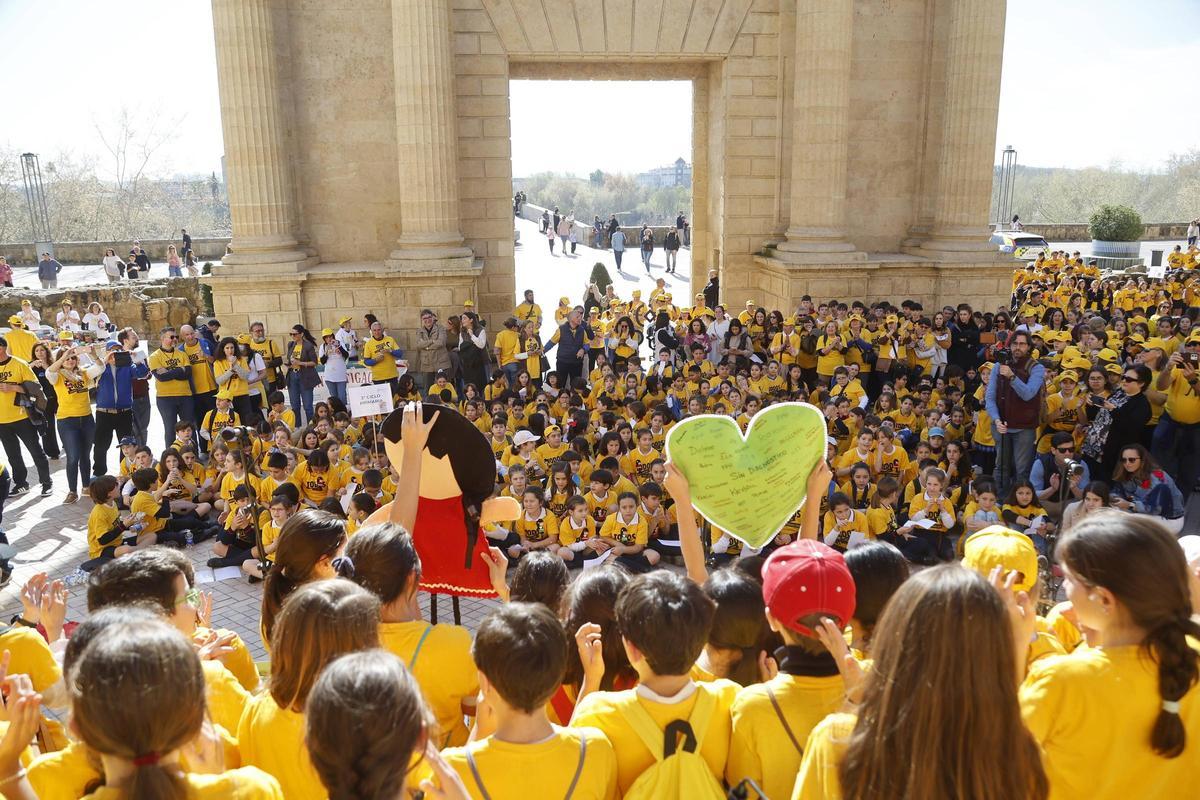 Celebración del 'Abrazo a la Mezquita' por el Día de las Enfermedades Raras.