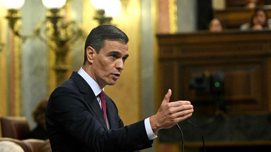 Spain's acting Prime Minister Pedro Sanchez gestures talks during a Parliamentary debate on the eve of a vote to elect Spain's next premier, at the Congress of Deputies in Madrid on November 15, 2023. Spain's acting Prime Minister Pedro Sanchez will ask Parliament on November 16, 2023 to be reappointed for another term after he secured the key backing of Catalan separatists in exchange for a controversial amnesty. (Photo by JAVIER SORIANO / AFP)