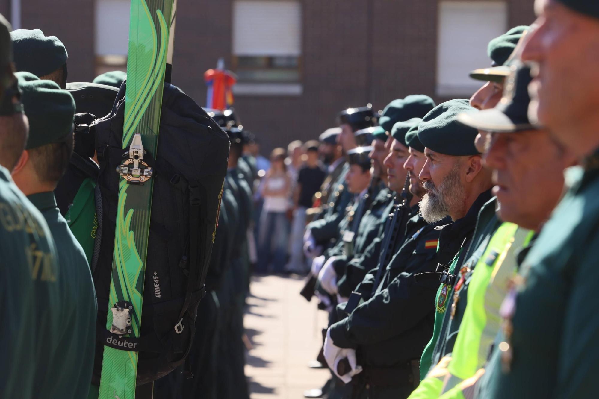 EN IMÁGENES: Desfile de la Guardia Civil en Oviedo por el día de la Hispanidad