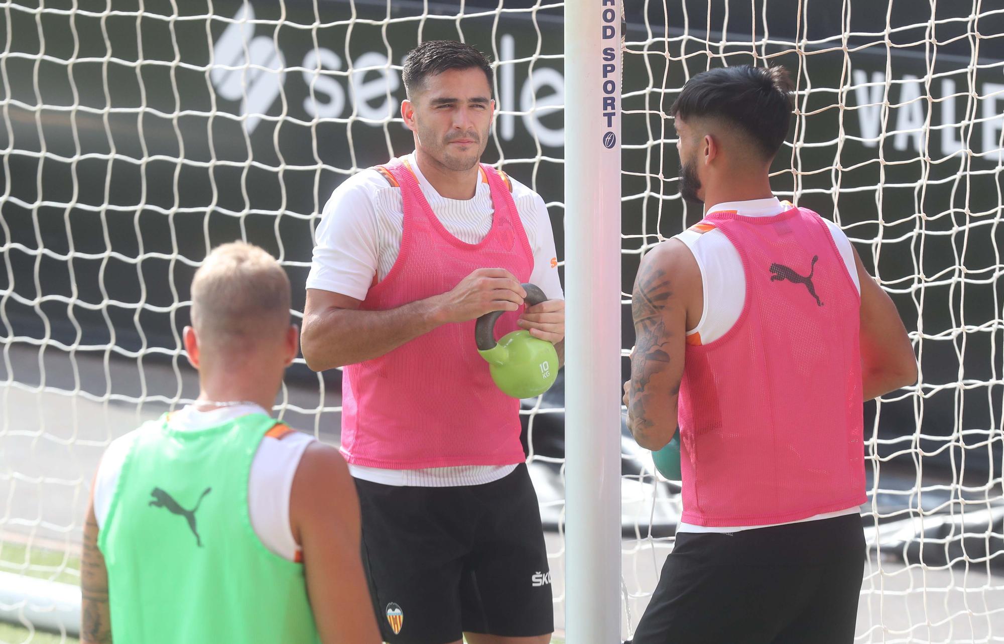 Sesión en Mestalla con Maxi Gómez y Alderete