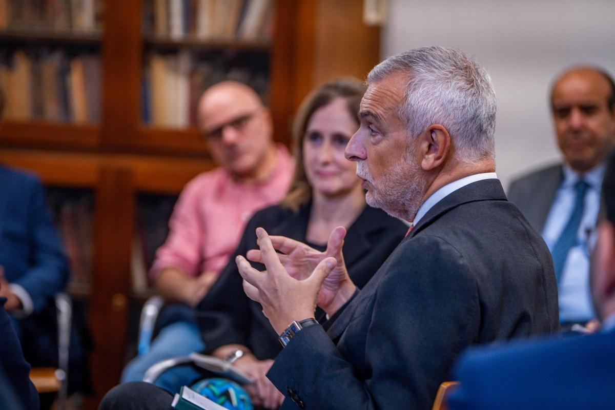 Stefano Sannino y Dolors Camats, directora de la Fundació Catalunya Europa, durante el European Bridges organizado por EL PERIÓDICO.
