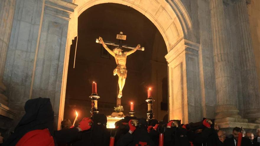 Semana Santa en Alicante 2026: El Cristo de la Buena Muerte protagoniza la sobrecogedora Procesión del Silencio
