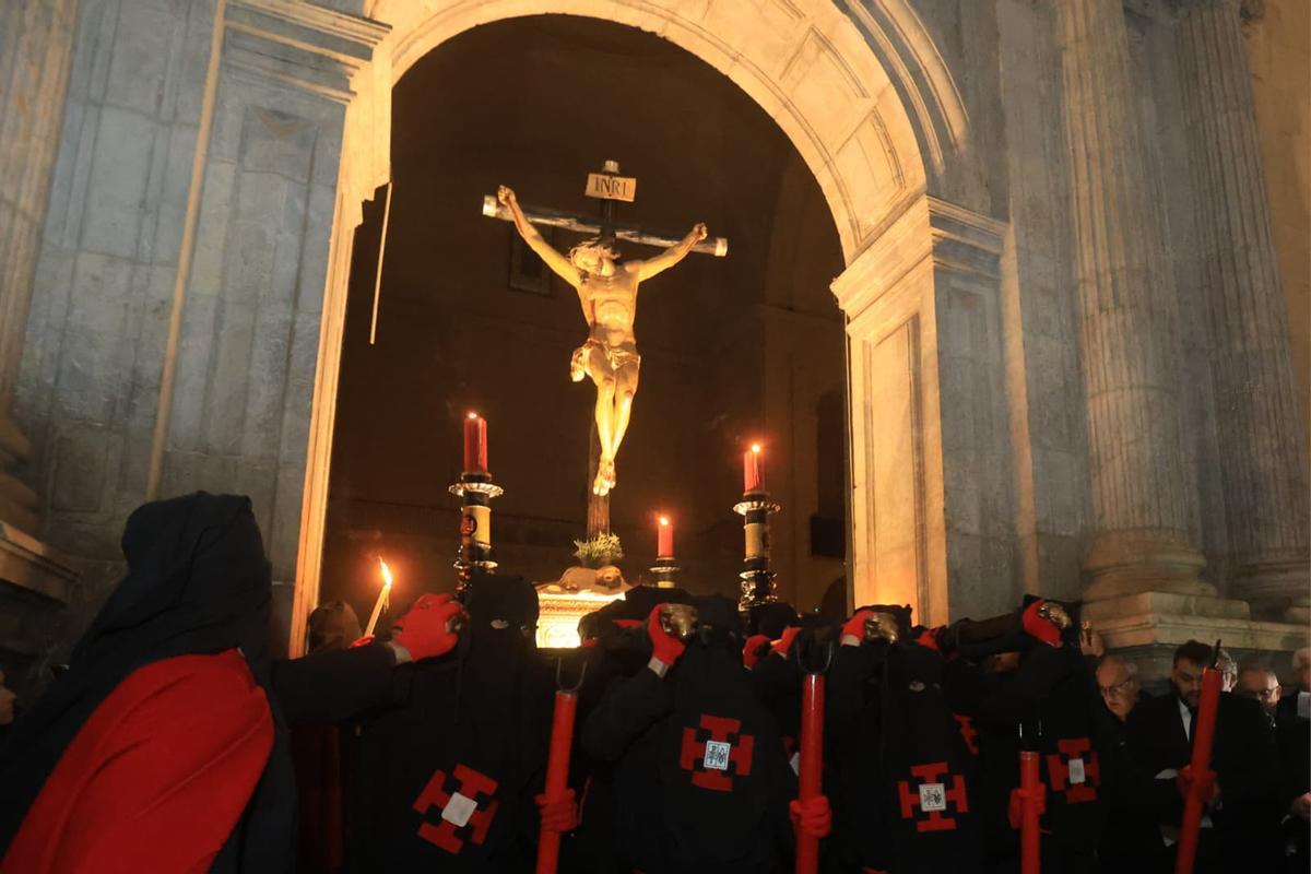 Semana Santa en Alicante 2026: El Cristo de la Buena Muerte protagoniza la sobrecogedora Procesión del Silencio Semana Santa en Alicante 2026: El Cristo de la Buena Muerte protagoniza la sobrecogedora Procesión del Silencio